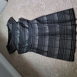 EUC Tahari cocktail dress with pockets, worn once and dry cleaned, size 12
